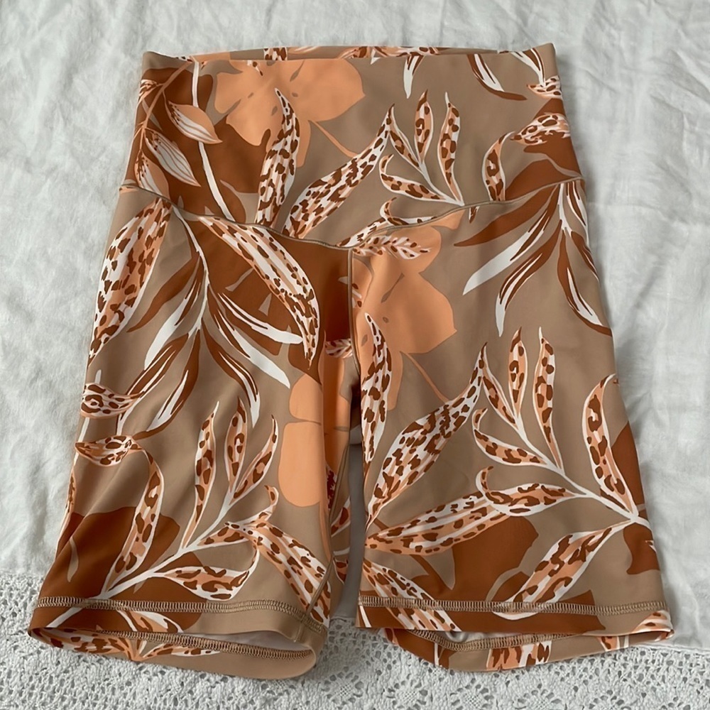 Aerie Offline LARGE Real Me Printed Bike Shorts High Rise 7” Apricot Plants AE